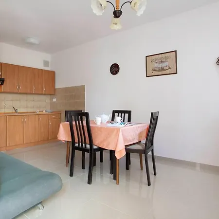 Lina 2023 Apartment